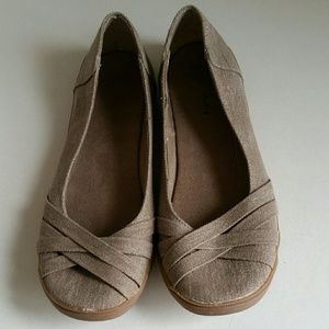 Tan flats